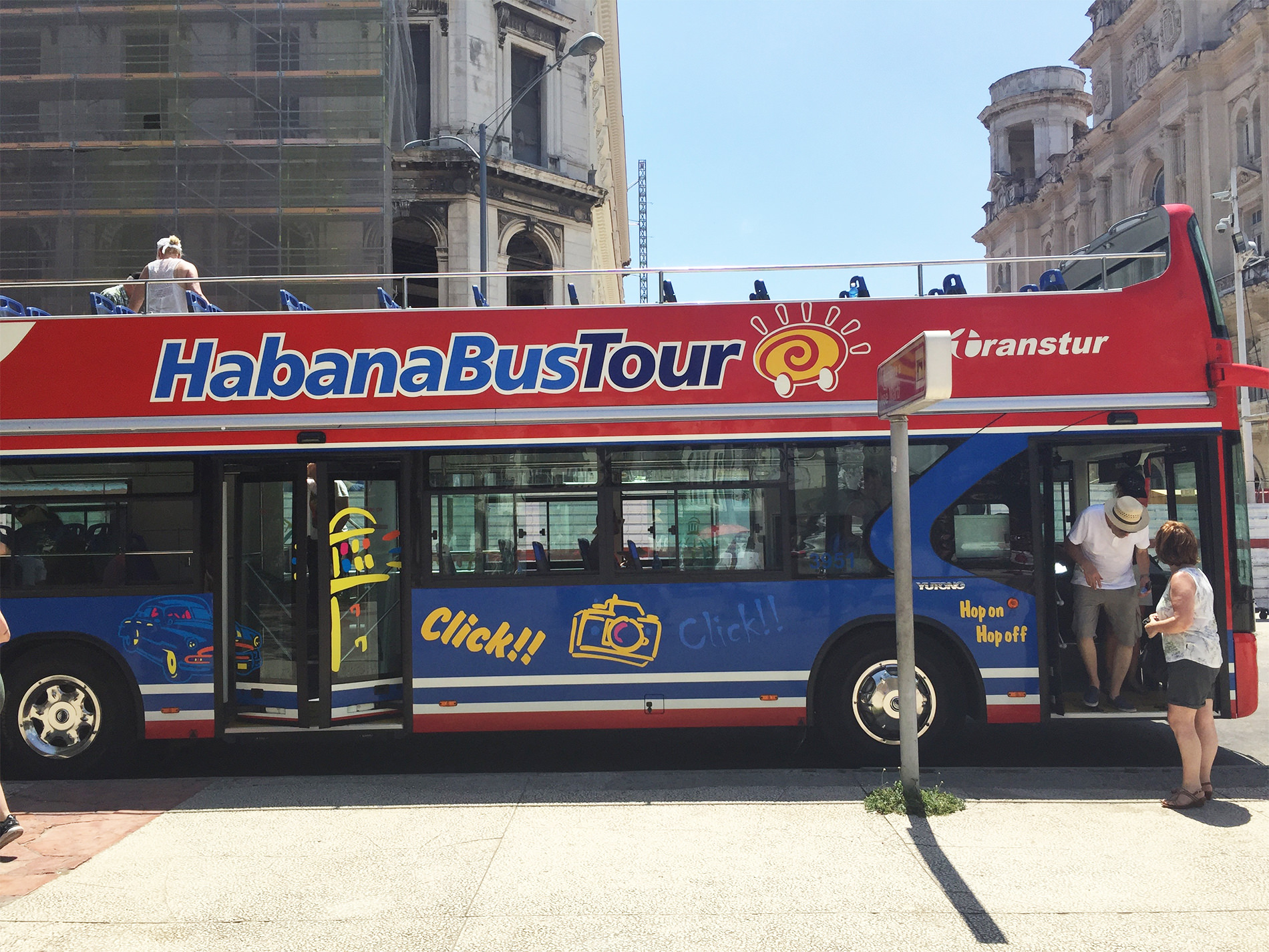 ハバナのツアーバスとモヒートと / キューバ