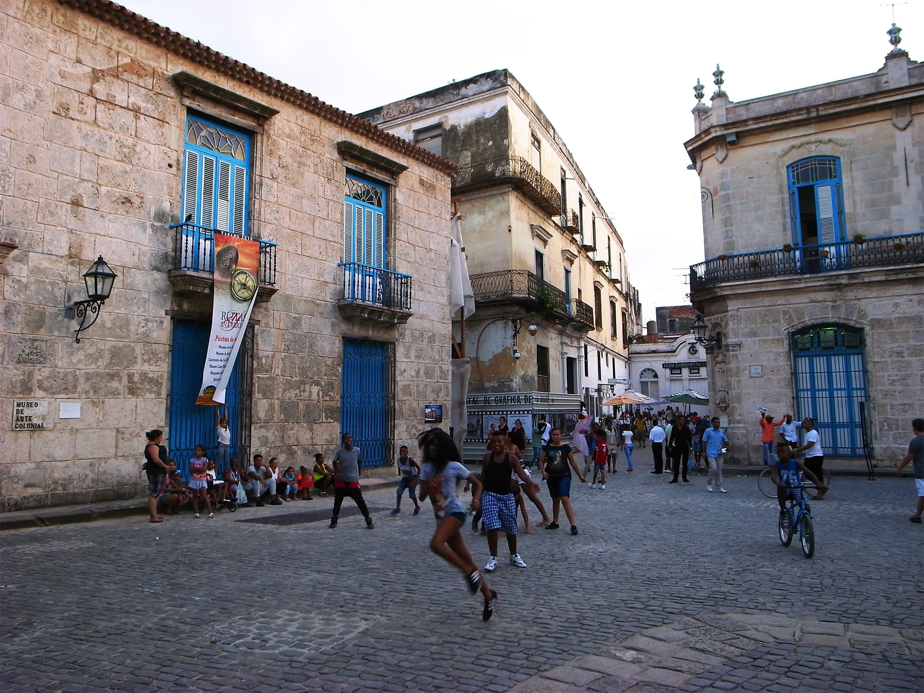 夕暮れのハバナ旧市街を散歩 / キューバ