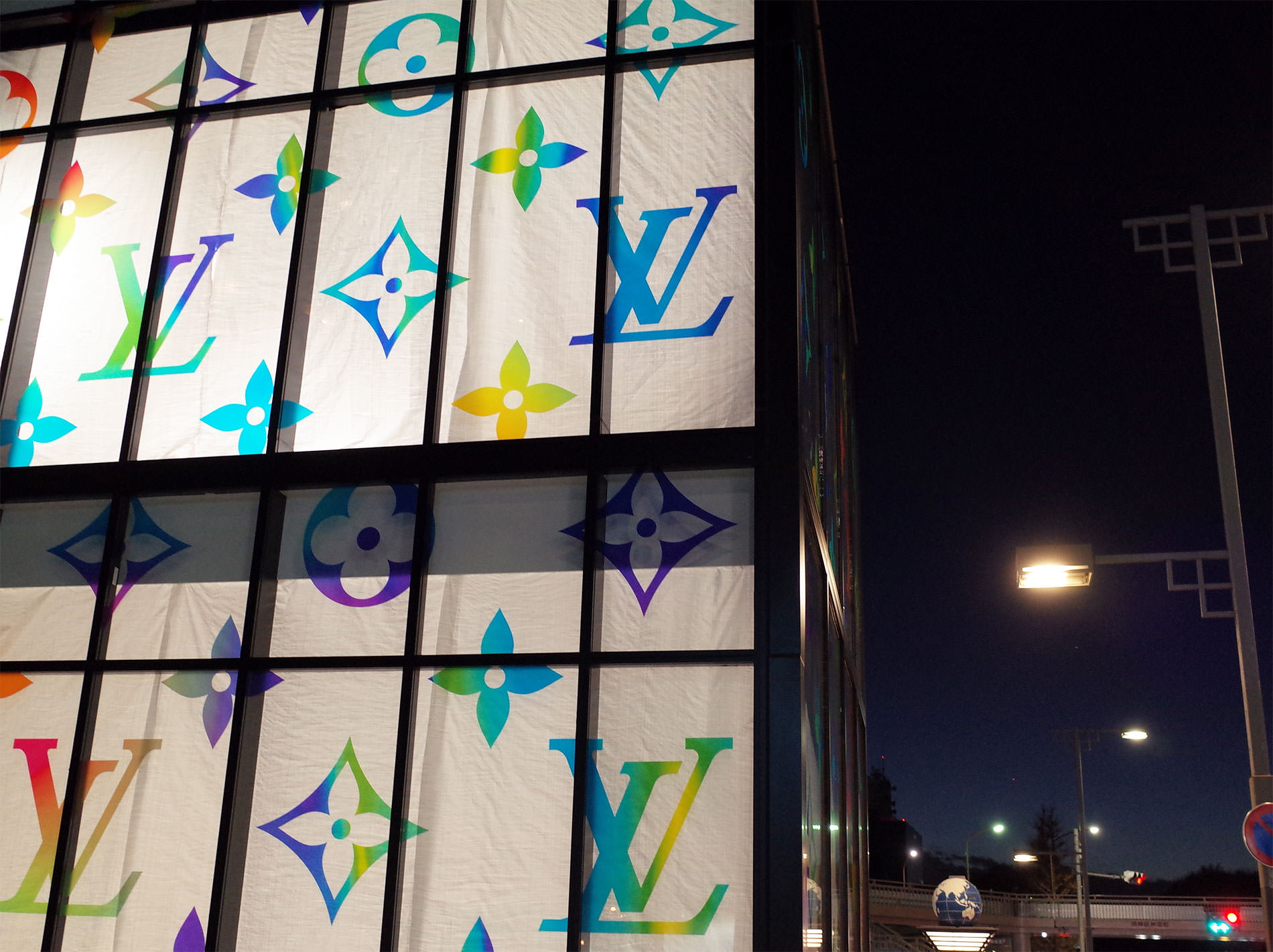 原宿駅前に建設中のルイ・ヴィトン マルチカラー / a new building of LOUIS VUITTON Multicolor in near the Harajuku station